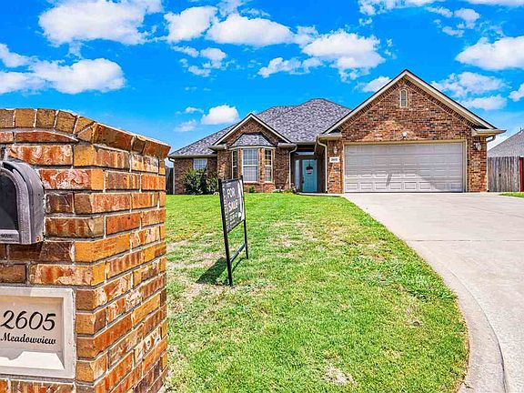 3rd image of 2605 Meadowview Dr