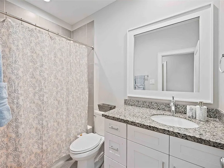 1324 W Pierce St — Photo 21