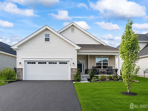 3rd image of 38 Keeneland Rd