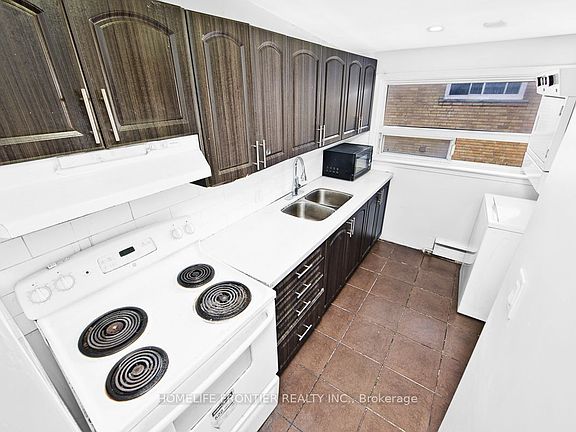 2nd image of 2953 Lawrence Ave E