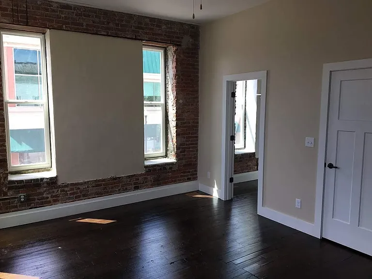 104 N 6th St #202 — Photo 3