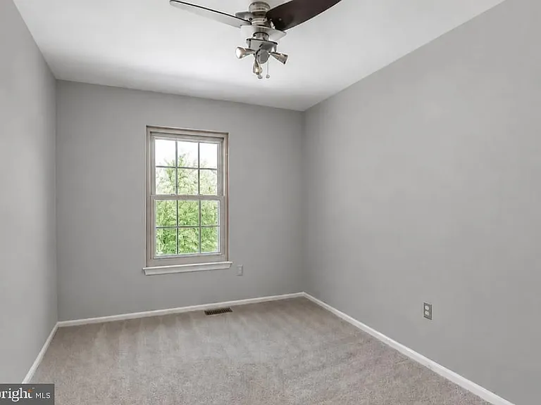 605 Shropshire Dr — Photo 7