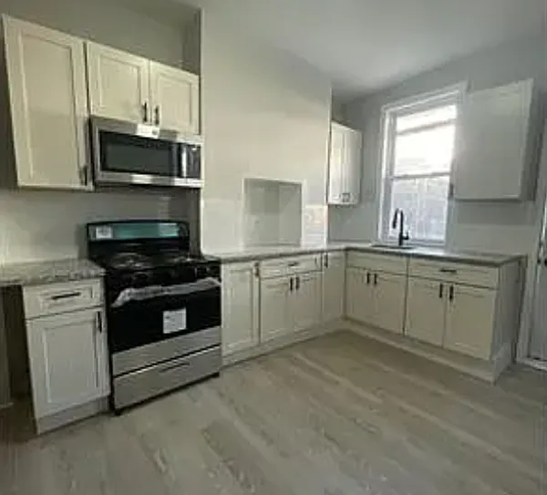 1606 E Biddle St — Photo 1