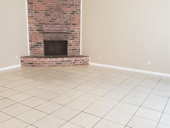 4th image of 530 Stephanie Dr