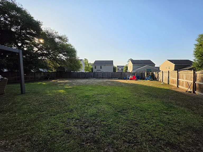 147 Niblick Dr — Photo 17