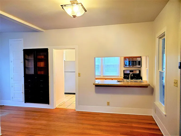 102 E Washington St — Photo 3