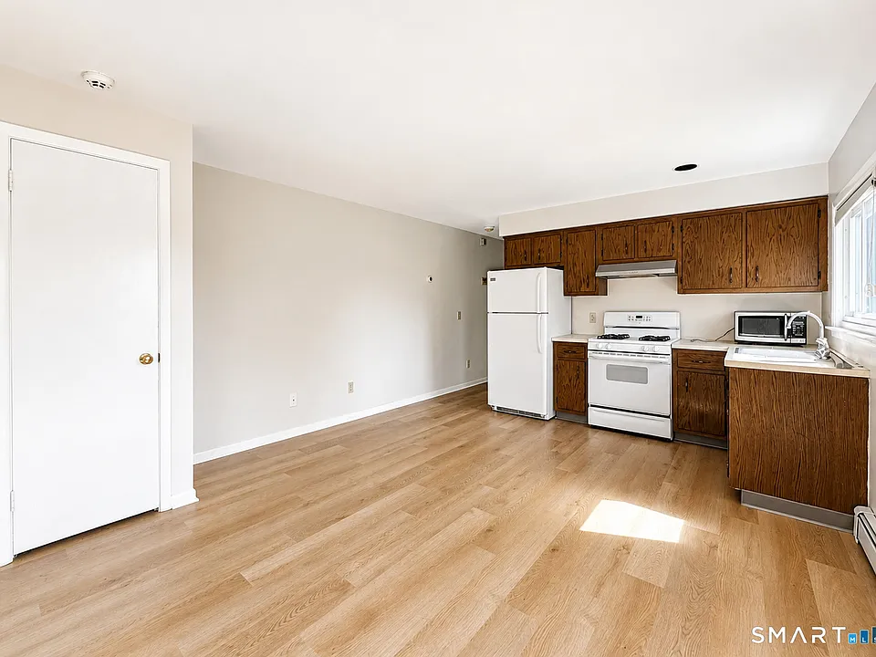124 Lawn Ave #2R