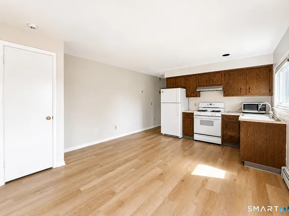 124 Lawn Ave Unit 2R, Stamford, CT 06902