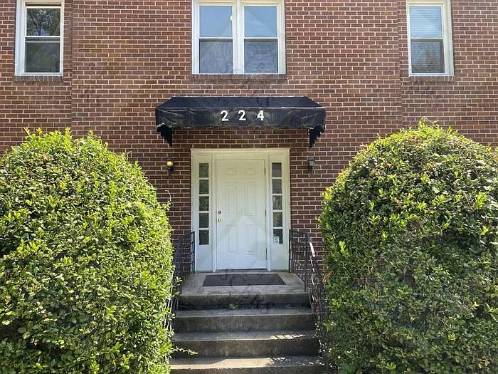 8 bed, 4.0 bath, $6,600 — Photo 2