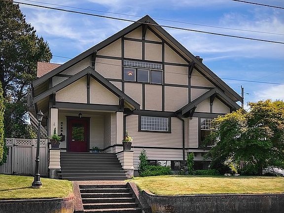 Stately American Craftsman