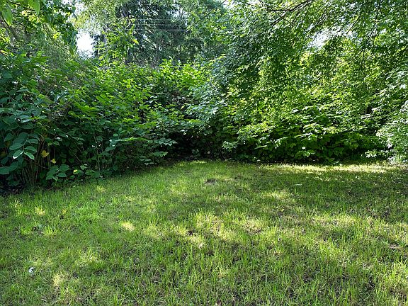 4th image of 696 Highland Ave