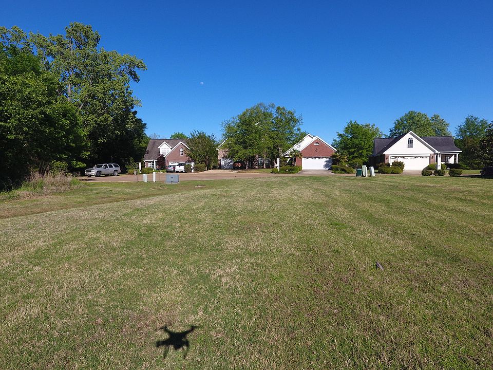 2nd image of 1 Lakes Blvd