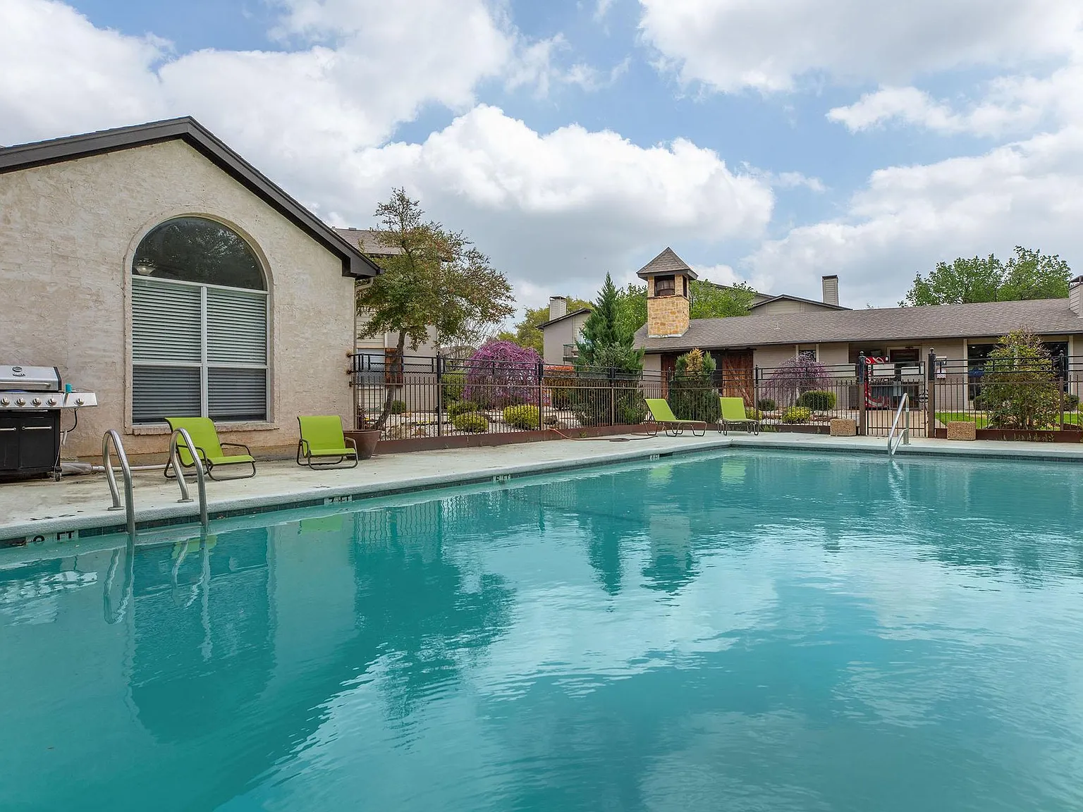 Toscana Apartments — Photo 2
