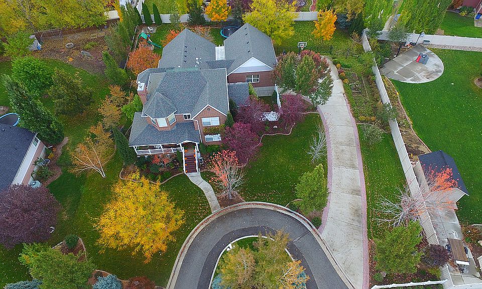 2nd image of 843 W Chester Ln