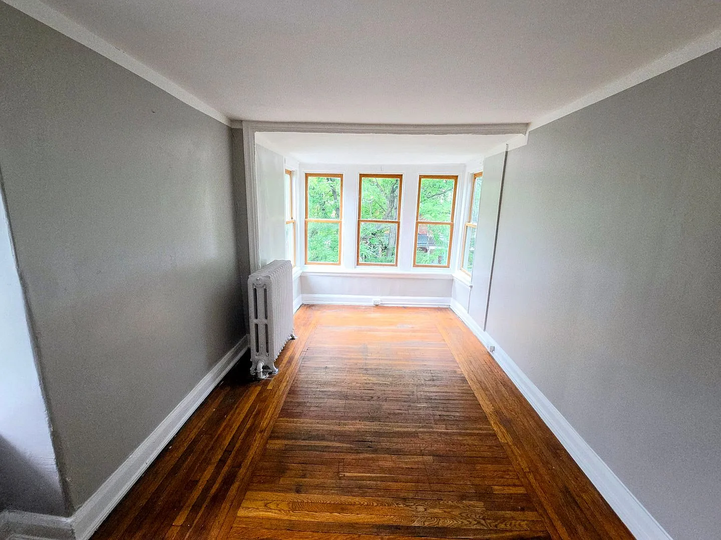 1048 W Walnut Street — Photo 4