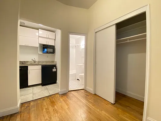 Rented by REAL New York | media 7