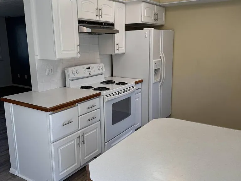 2336 Smith Ct — Photo 3