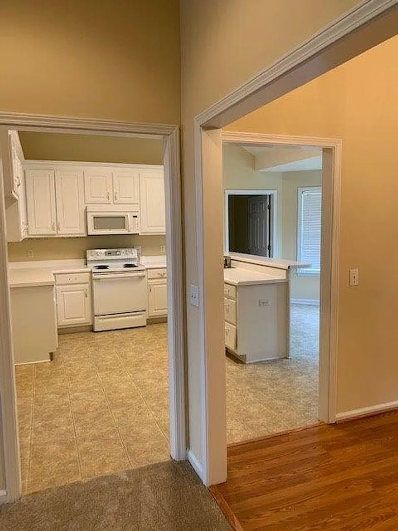 Cozy 3 Bed 2 Bath House! Available Now! — Photo 3
