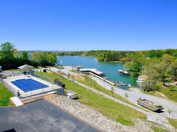 16109 Smith Mountain Lake Pkwy #S5, Huddleston, VA 24104