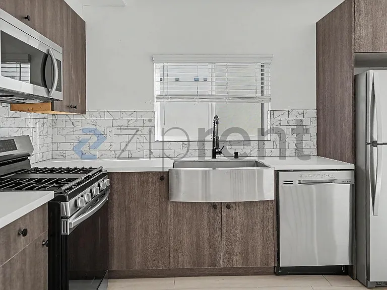246 N Dillon St #1/2 — Photo 8