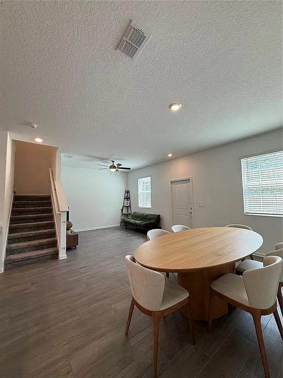 3 bed, 2.5 bath, 1636 sqft, $2,800 — Photo 2