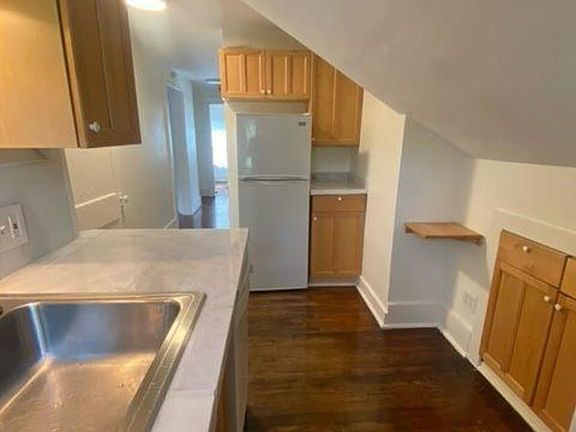 5th image of 2757 Gardner Ave