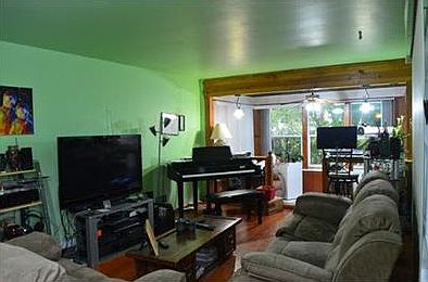 2nd image of 1231 E Fox St