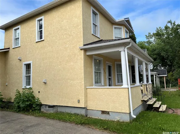 244 1st AVENUE E, Gravelbourg, SK S0H 1X0