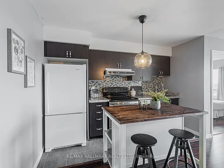 60 Heintzman St #1802 — Photo 8