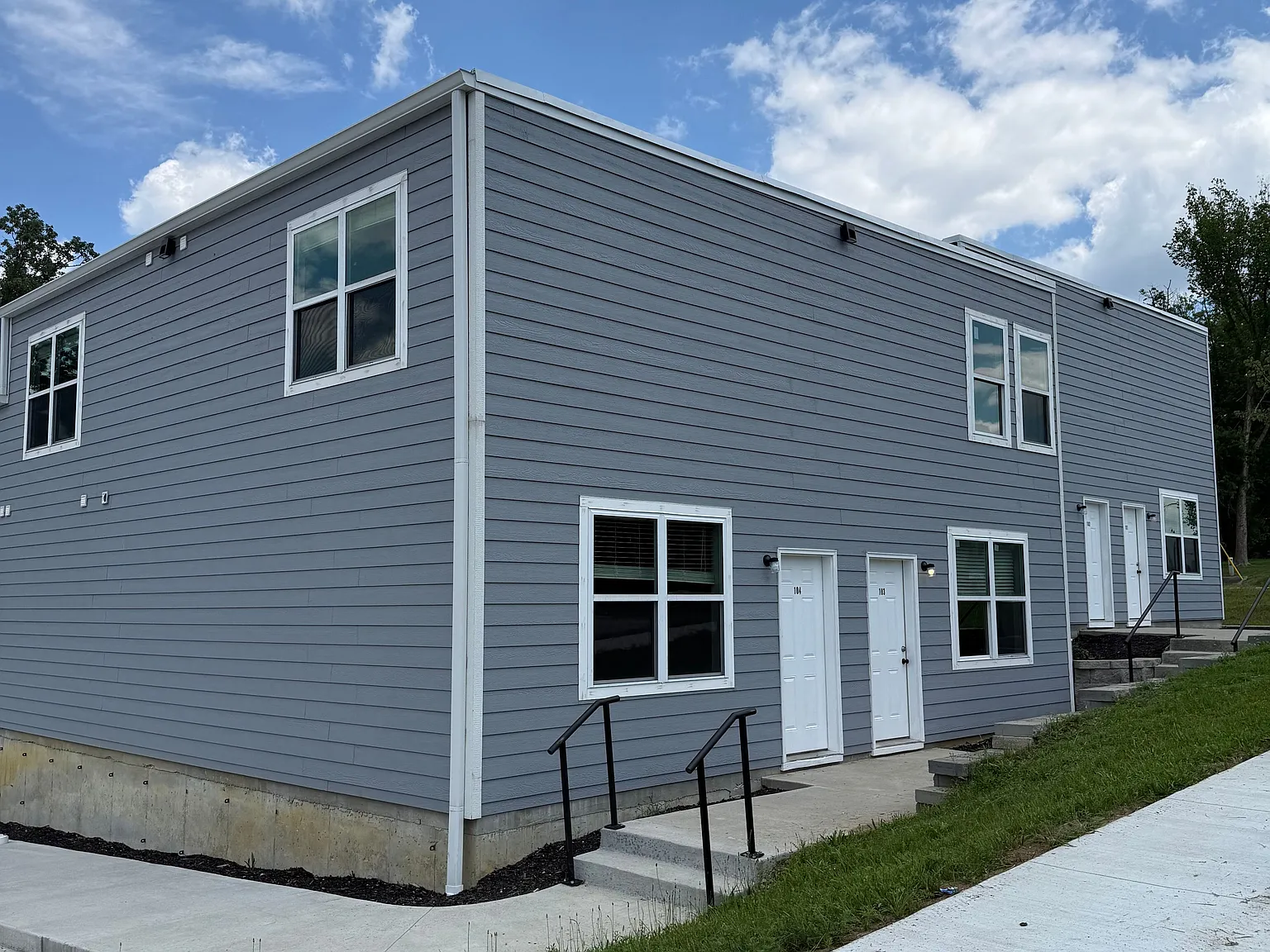 2 bed, 1.5 bath, 1100 sqft, $1,250 — Photo 2