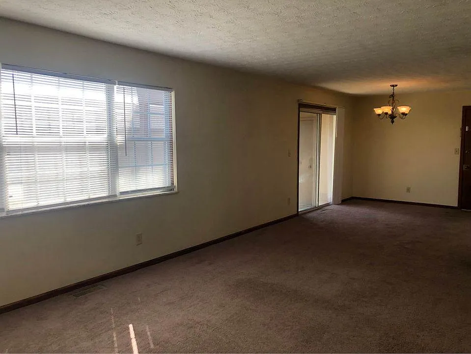 2 bed, 1152 sqft, $1,225 — Photo 3