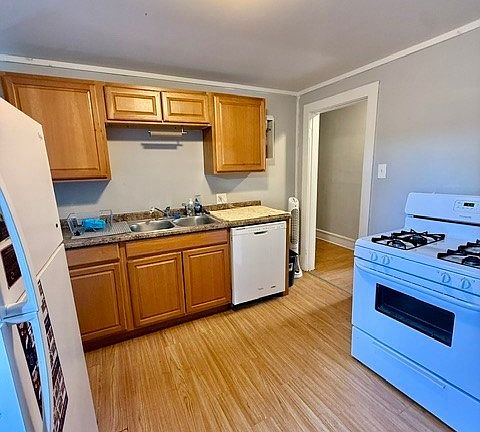 5th image of 719 Euclid Ave #21