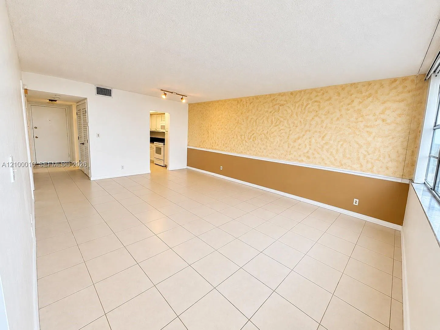 Crestview Towers Condo — Photo 3