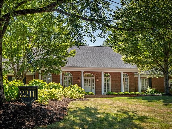 3rd image of 2211 Linwood Ct