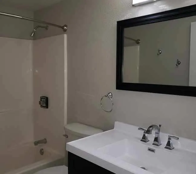 1137 W South Park Ave #D — Photo 8