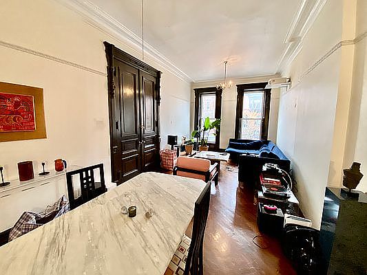 4th image of 148 Halsey St #1