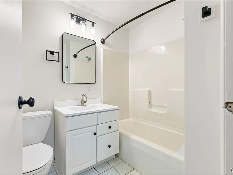 25 McPherson St — Photo 11