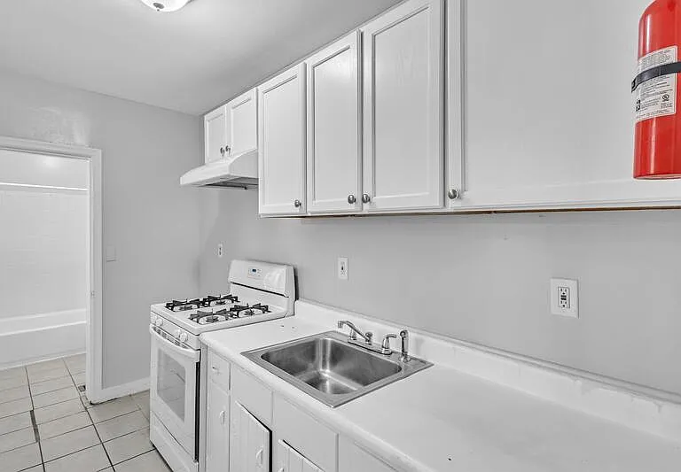 226 W Monument St #1R — Photo 8