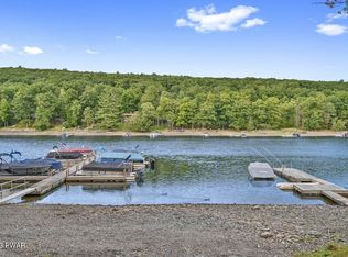 305 Laurel Ln, Greentown, PA 18426