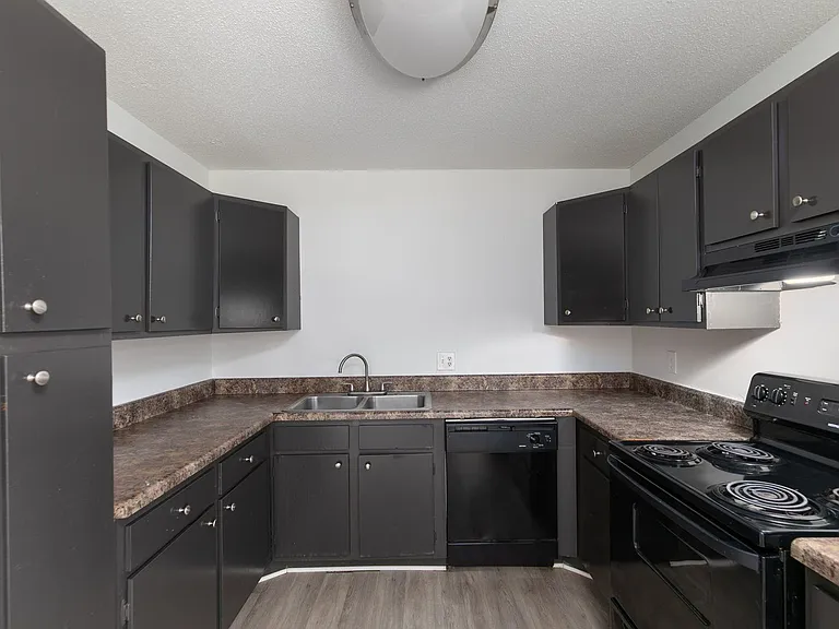 5th Avenue Apartments — Photo 35
