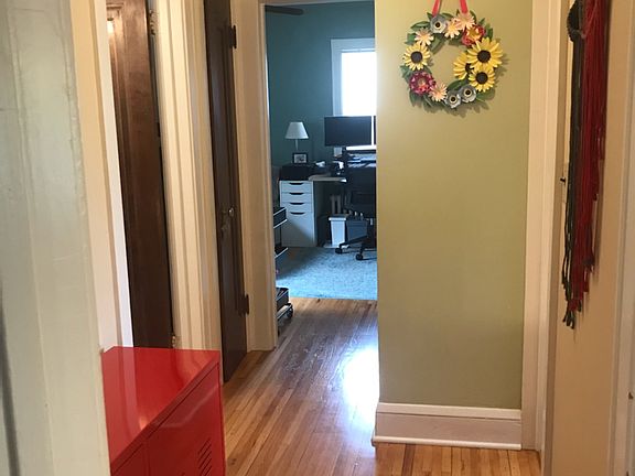 Hallway connecting bedrooms and bathroom