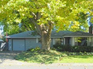 1069 SE Ashley Pl, Grants Pass, OR