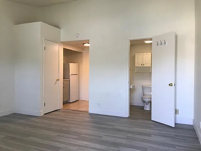 Smoke Tree Studio Apartments — Photo 18