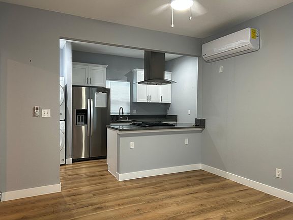 2nd image of 845 E 6th St APT 9