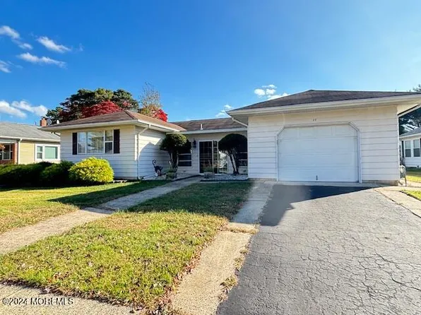 11 Pebble Beach Court, Toms River, NJ 08757