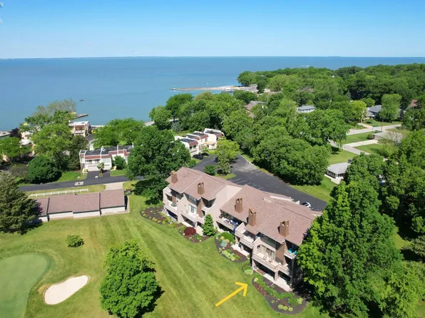 3307 N Stonehouse Dr, Port Clinton, OH 43452