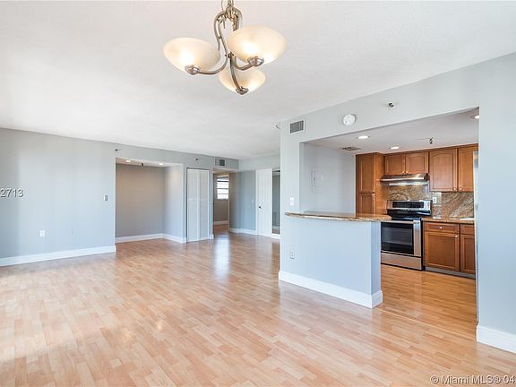 3rd image of 1345 West Ave APT 0704