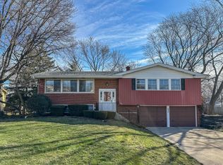 820 Iris Ln, Naperville, IL 60540