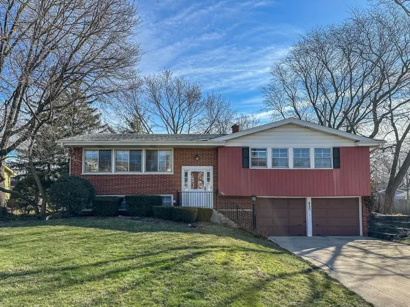 820 Iris Ln, Naperville, IL 60540