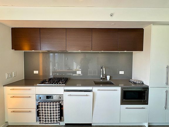 2nd image of 150 Cordova St E #803
